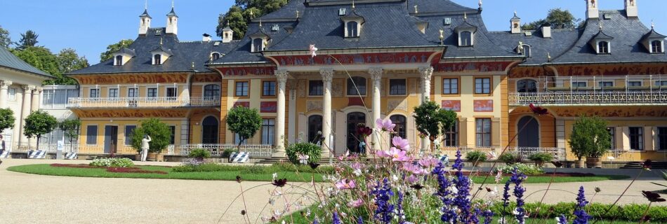 Schloss Pillnitz und Park in Dresden.